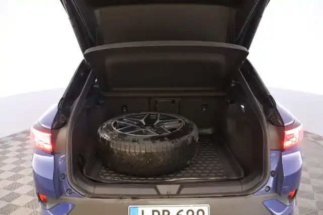 Sininen Maastoauto, Volkswagen ID.4 – LRB-620