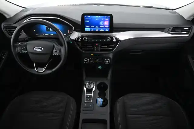 Sininen Maastoauto, Ford Kuga – LRB-897