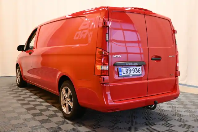 Punainen Pakettiauto, Mercedes-Benz Vito – LRB-936