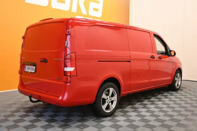 Punainen Pakettiauto, Mercedes-Benz Vito – LRB-936