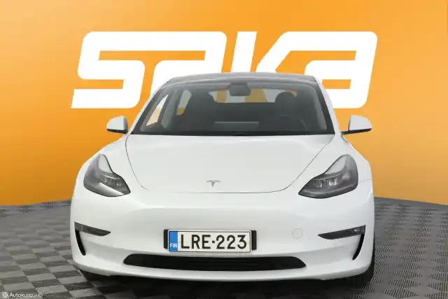 Valkoinen Sedan, Tesla Model 3 – LRE-223
