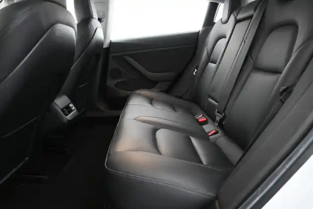 Valkoinen Sedan, Tesla Model 3 – LRE-223