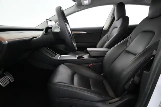 Valkoinen Sedan, Tesla Model 3 – LRE-223