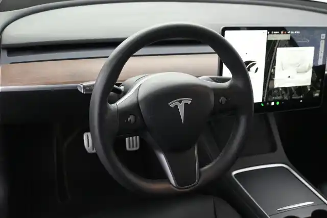 Valkoinen Sedan, Tesla Model 3 – LRE-223
