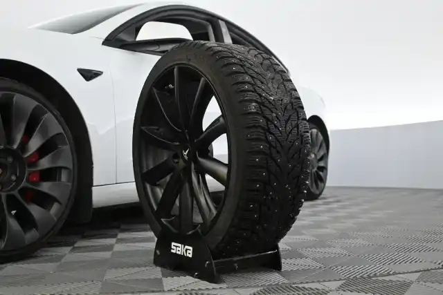 Valkoinen Sedan, Tesla Model 3 – LRE-223