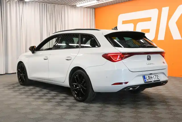 Valkoinen Farmari, Seat Leon – LRH-172