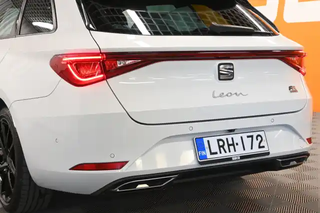 Valkoinen Farmari, Seat Leon – LRH-172