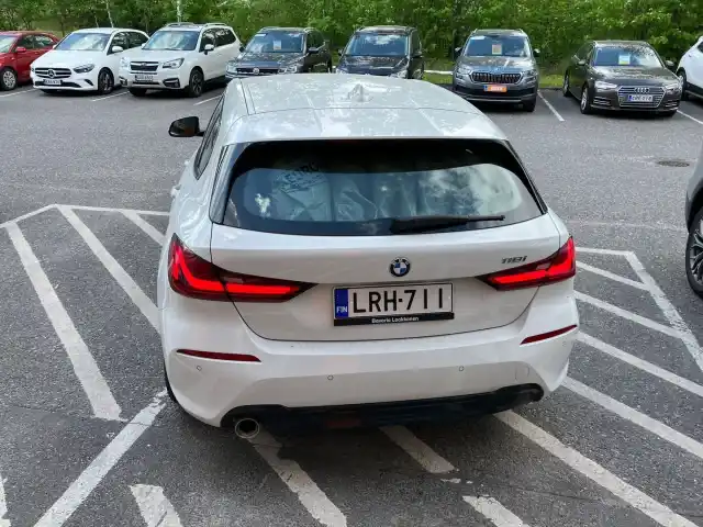 Valkoinen Viistoperä, BMW 118 – LRH-711