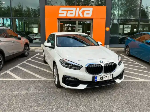 Valkoinen Viistoperä, BMW 118 – LRH-711