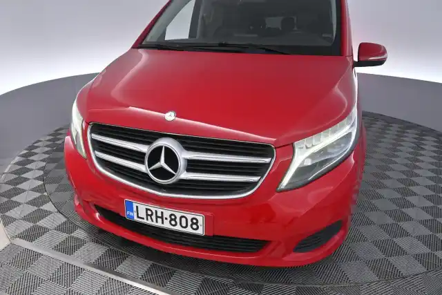 Punainen Tila-auto, Mercedes-Benz V – LRH-808