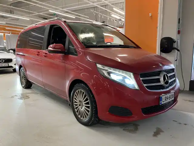 Punainen Tila-auto, Mercedes-Benz V – LRH-808