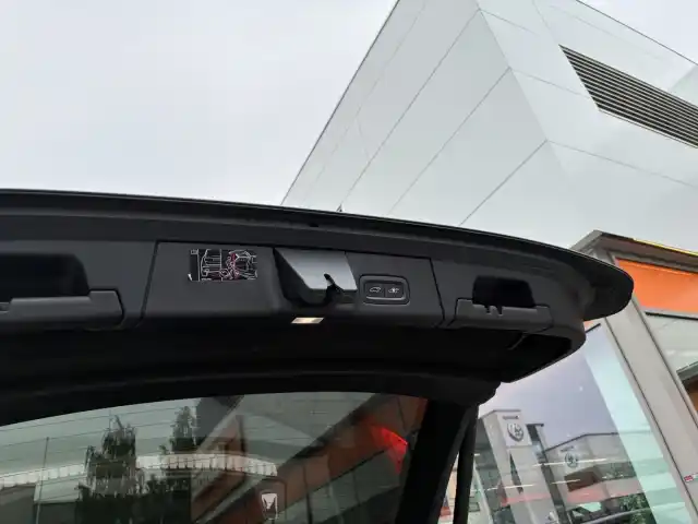 Harmaa Farmari, Volvo V90 Cross Country – LRH-812