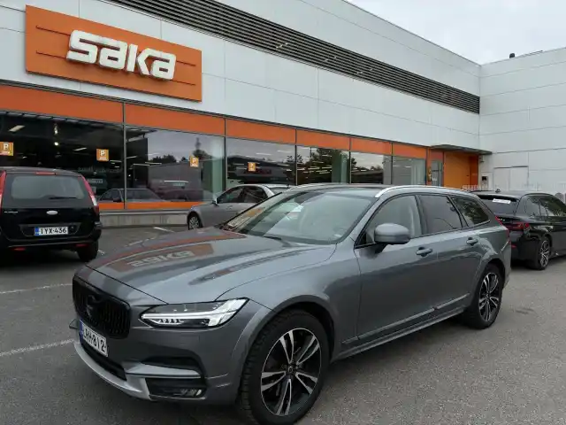 Harmaa Farmari, Volvo V90 Cross Country – LRH-812