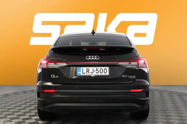 Musta Maastoauto, Audi Q4 e-tron – LRJ-500