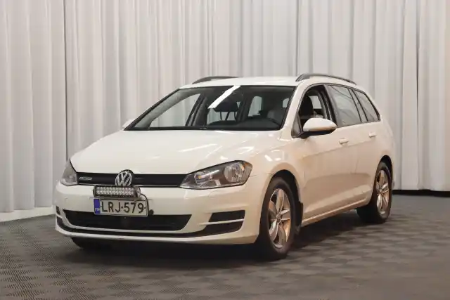 Valkoinen Farmari, Volkswagen Golf – LRJ-579