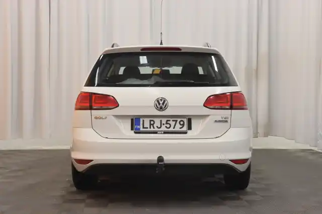 Valkoinen Farmari, Volkswagen Golf – LRJ-579