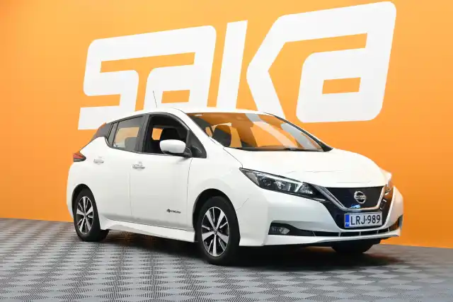 Valkoinen Tila-auto, Nissan Leaf – LRJ-989