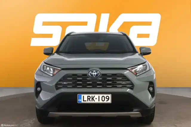 Vihreä Maastoauto, Toyota RAV4 – LRK-109