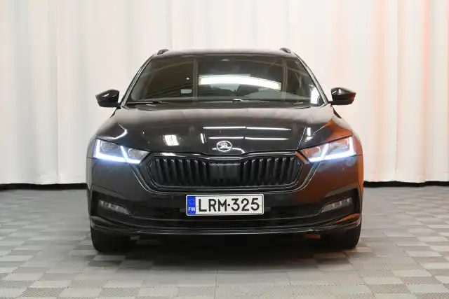 Musta Farmari, Skoda Octavia – LRM-325