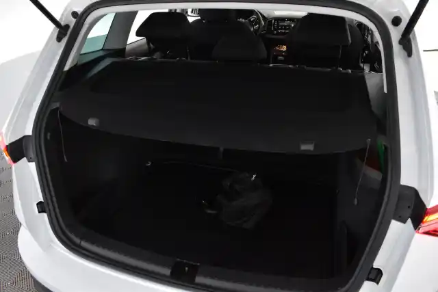 Valkoinen Maastoauto, Skoda Karoq – LRM-651