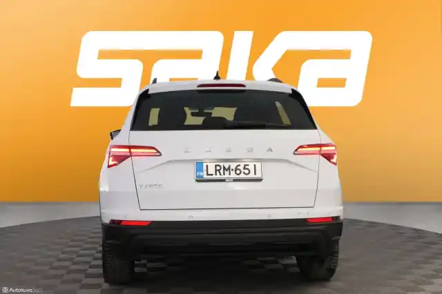 Valkoinen Maastoauto, Skoda Karoq – LRM-651