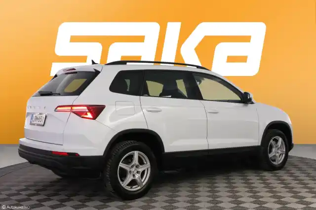 Valkoinen Maastoauto, Skoda Karoq – LRM-651