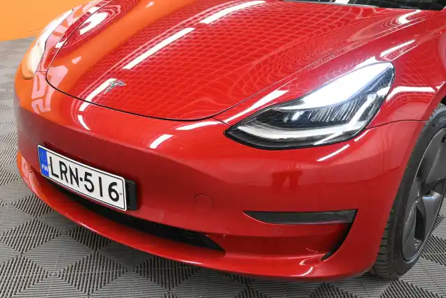 Punainen Sedan, Tesla Model 3 – LRN-516