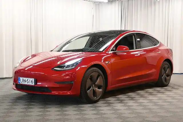 Punainen Sedan, Tesla Model 3 – LRN-516