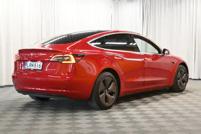 Punainen Sedan, Tesla Model 3 – LRN-516