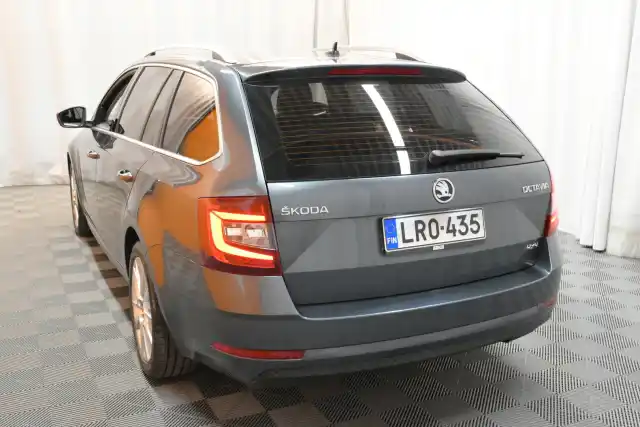 Harmaa Farmari, Skoda Octavia – LRO-435