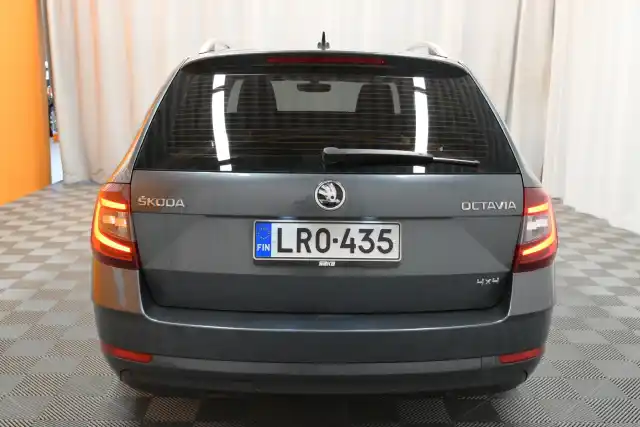 Harmaa Farmari, Skoda Octavia – LRO-435