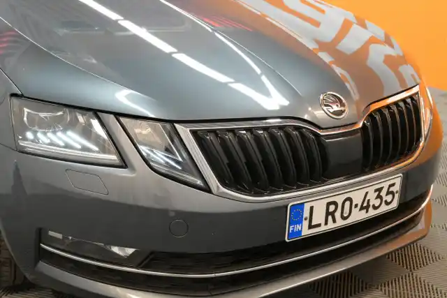 Harmaa Farmari, Skoda Octavia – LRO-435