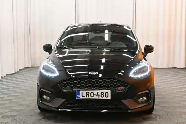 Musta Viistoperä, Ford Fiesta – LRO-480