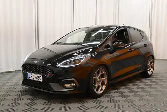 Musta Viistoperä, Ford Fiesta – LRO-480