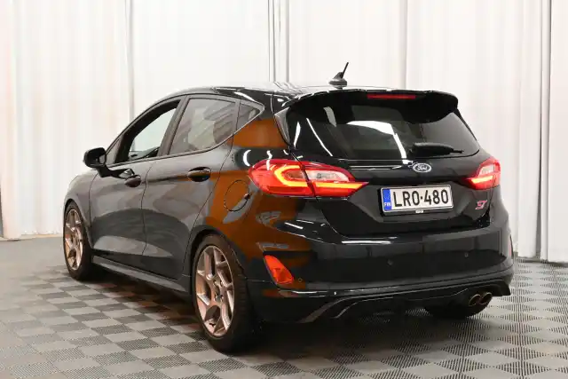 Musta Viistoperä, Ford Fiesta – LRO-480