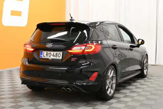 Musta Viistoperä, Ford Fiesta – LRO-480