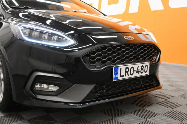 Musta Viistoperä, Ford Fiesta – LRO-480