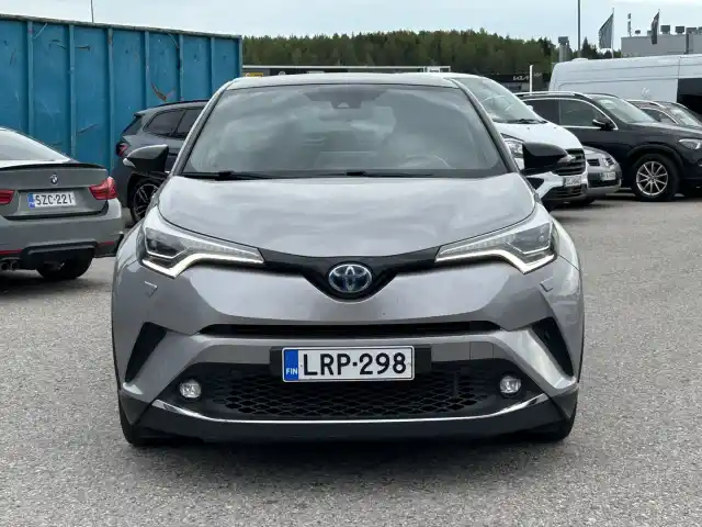 Harmaa Maastoauto, Toyota C-HR – LRP-298