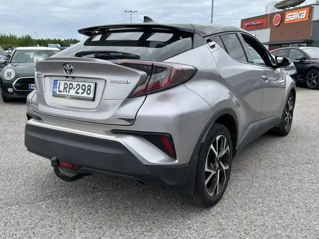 Harmaa Maastoauto, Toyota C-HR – LRP-298