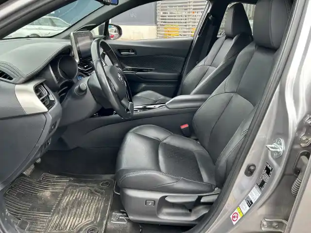 Harmaa Maastoauto, Toyota C-HR – LRP-298
