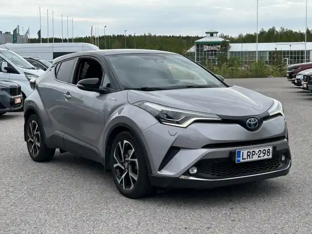 Harmaa Maastoauto, Toyota C-HR – LRP-298