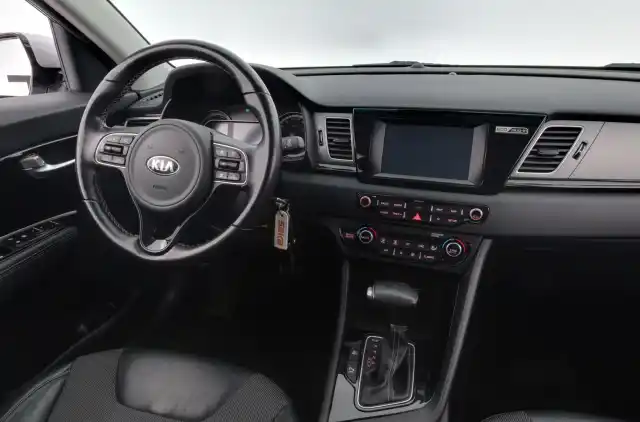 Harmaa Maastoauto, Kia NIRO – LRP-368