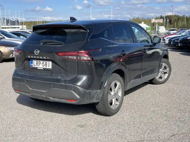 Musta Maastoauto, Nissan Qashqai – LRP-581