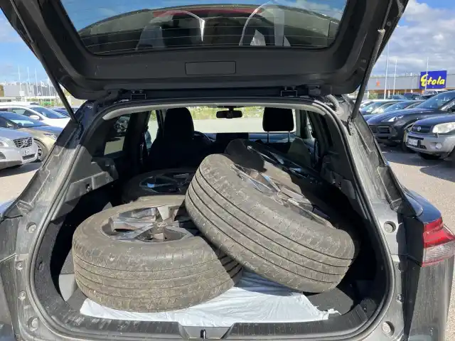 Musta Maastoauto, Nissan Qashqai – LRP-581