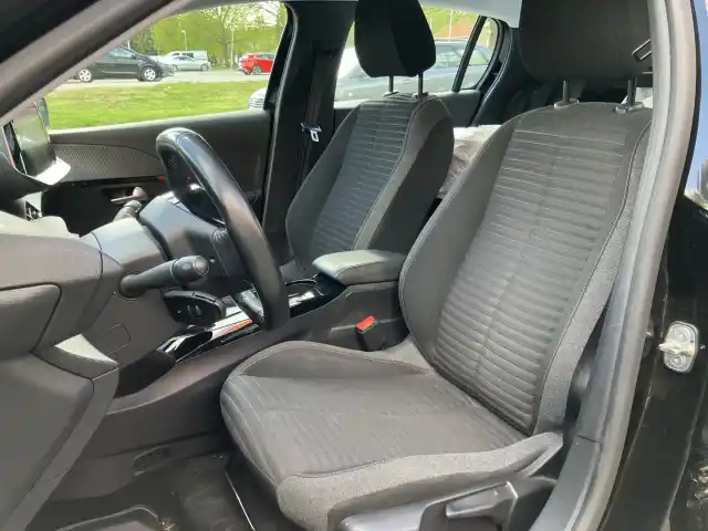 Musta Viistoperä, Peugeot 208 – LRR-873