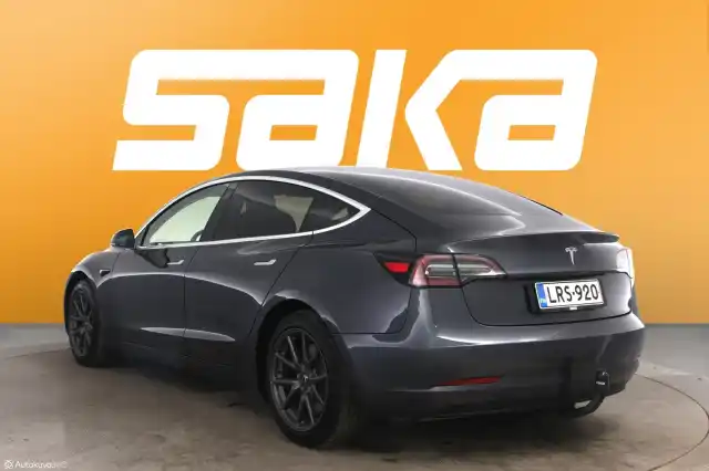 Harmaa Sedan, Tesla Model 3 – LRS-920