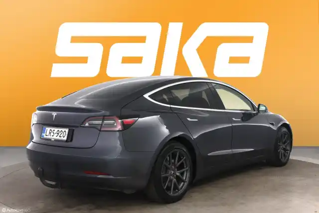 Harmaa Sedan, Tesla Model 3 – LRS-920