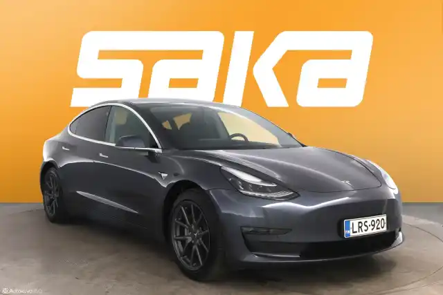 Harmaa Sedan, Tesla Model 3 – LRS-920