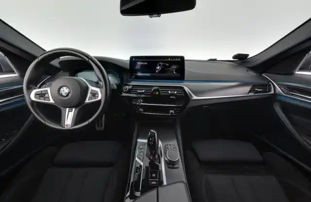 Sininen Farmari, BMW 530 – LRT-755