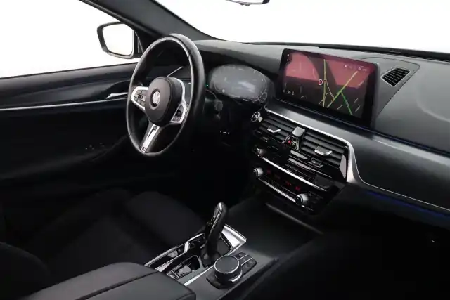Sininen Farmari, BMW 530 – LRT-755